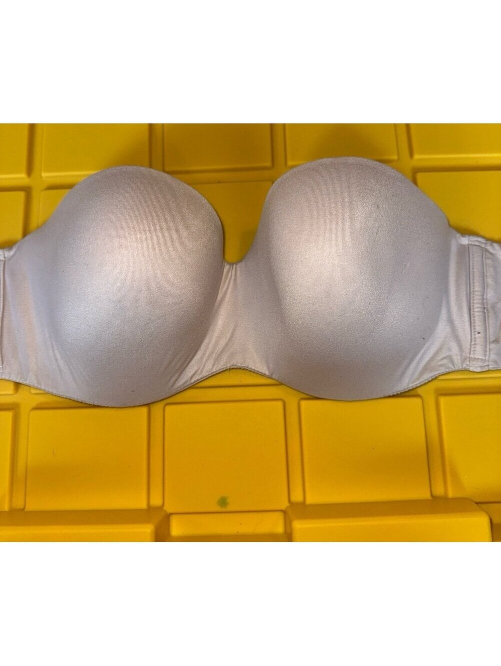 Victoria’s Secret body by Victoria lined strapless bra size 34 DD